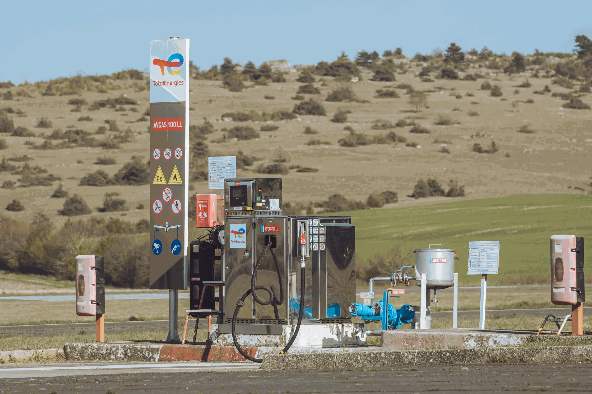 Station carburant avion Avgas 100LL Total Millau