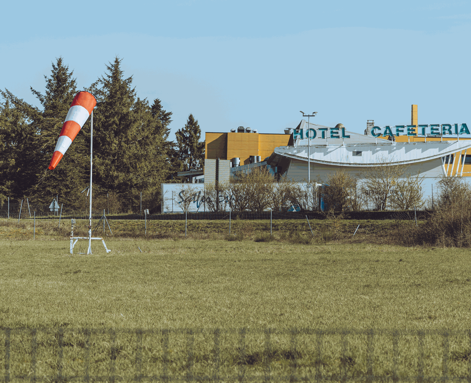 Manche à air restauration hotel aérodrome millau larzac